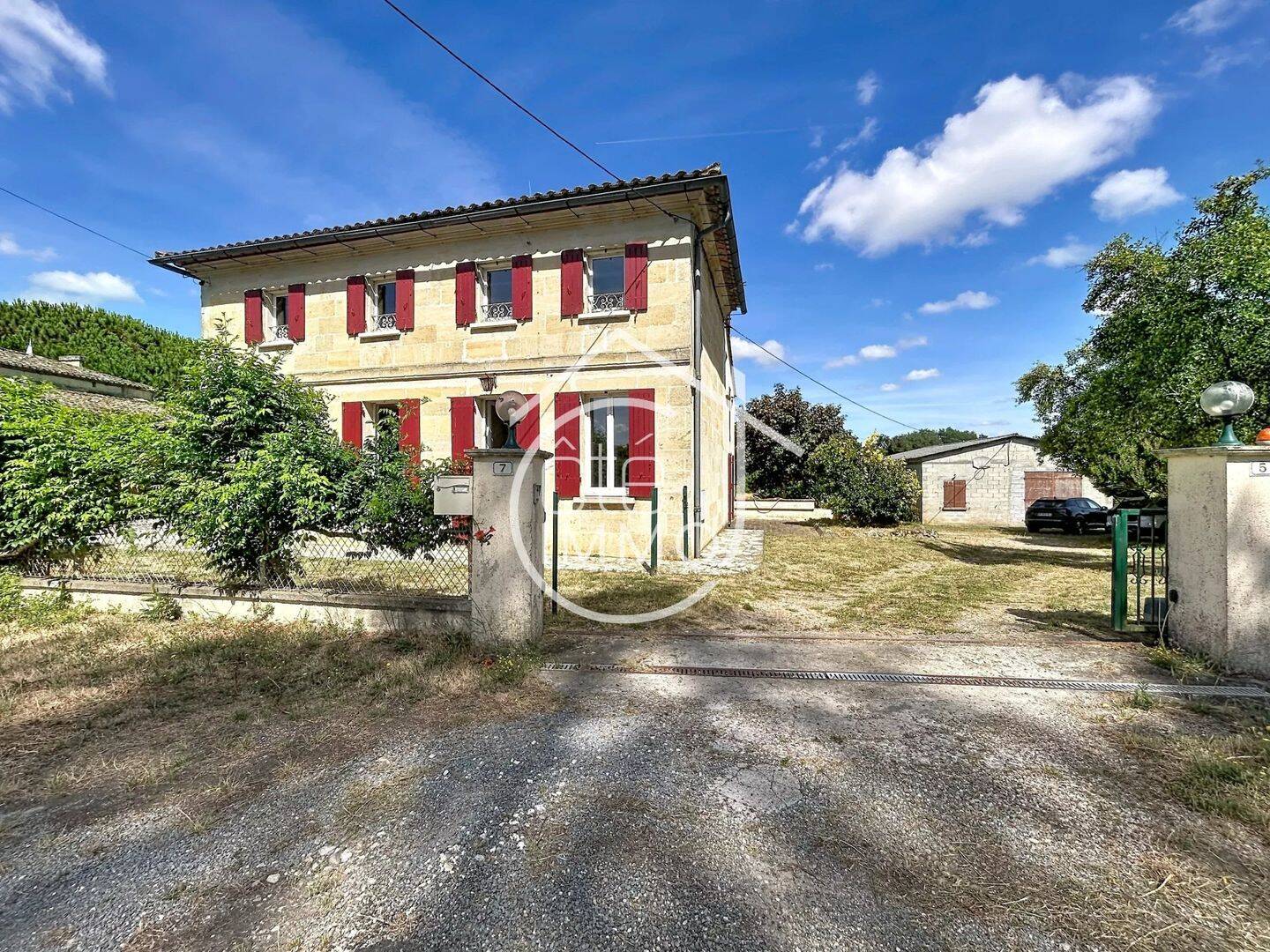 Maison 6 pièces 143 m² · à Saint-Magne-de-Castillon · 143 m² · 245 000 €