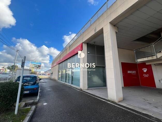 Local commercial à louer 10 917 € 547,2 m² de surface de vente Les Plantades-Pierrascas La Garde 83130