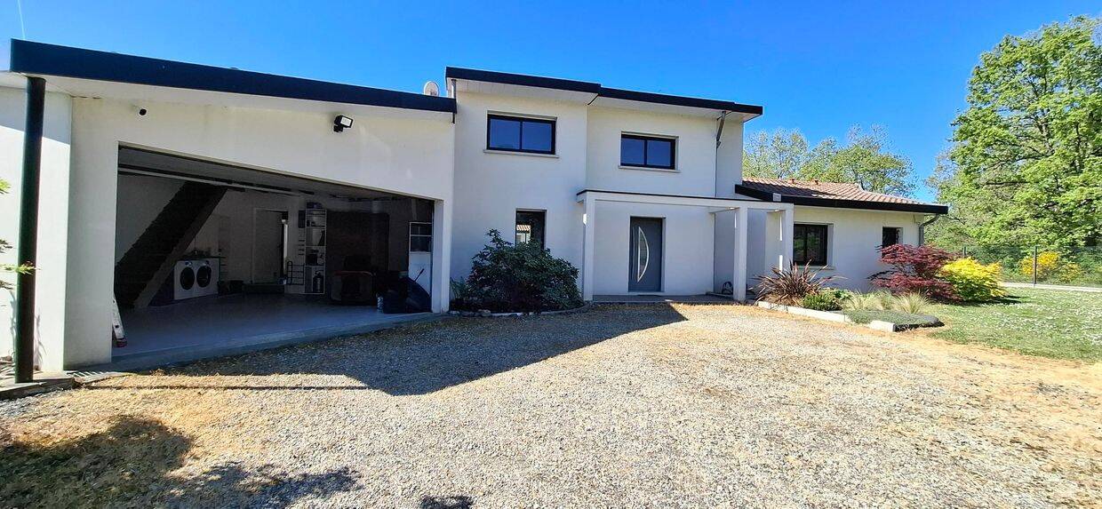 Maison 4 pièces 143 m² · à Daux · 142,8 m² · 2 200 €