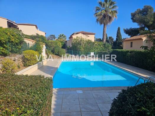 Maison de plain-pied à vendre 795 000 € 4 pièces 3 chambres 98 m² 200 m² de terrain Nartelle-Noyer-Bellevue-bd des Sardinaux Sainte-Maxime 83120