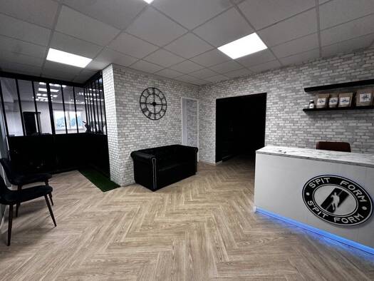 Espace bureau à louer 1 237 € 200 m² de bureaux Ecarts Velaux 13880