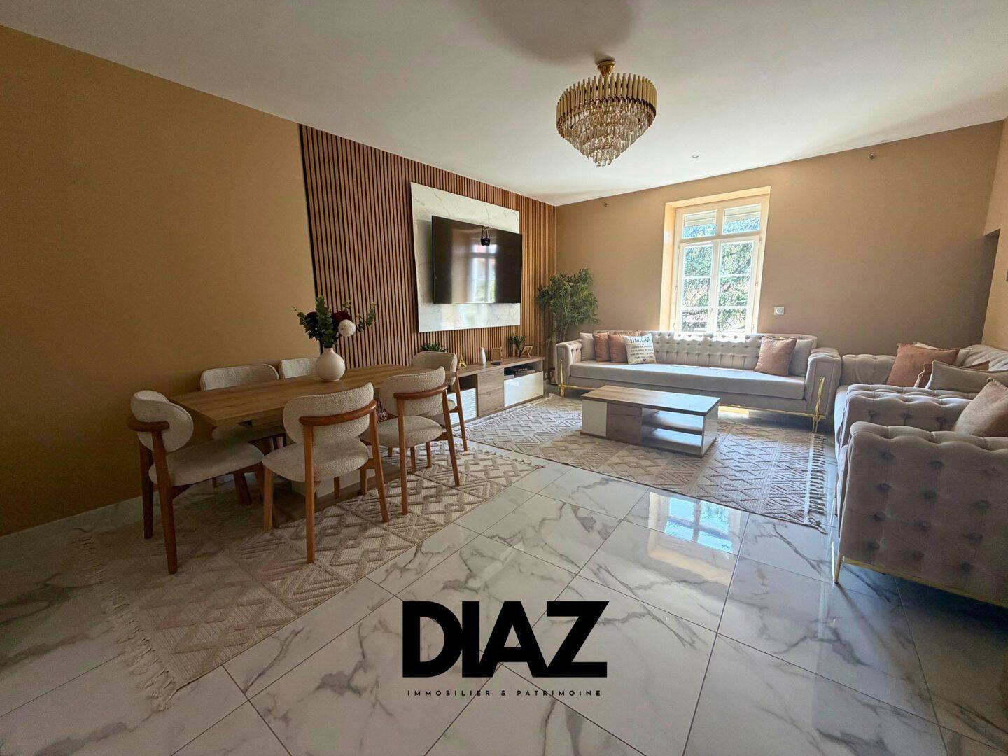 Appartement 5 pièces 107 m² · à Nîmes · 107,3 m² · 190 000 €
