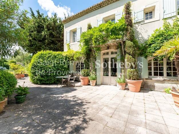 Maison à vendre 1 295 000 € 8 pièces 4 chambres 210 m² 4 241 m² de terrain Maillane 13910