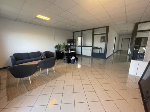 Espace bureau à louer 3 100 € 350 m² de bureaux divisible de 350 m² à 350 m² Tillé 60000