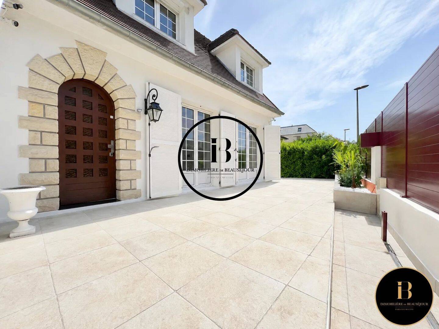 Maison 6 pièces 178 m² · à Sèvres · 177,9 m² · 3 995 €