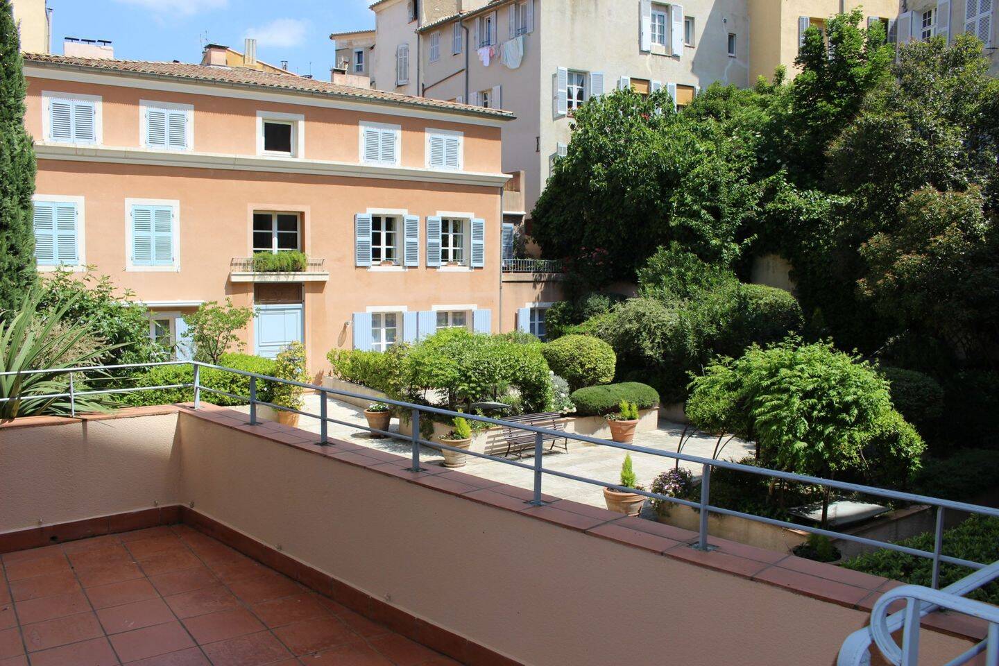 Appartement 3 pièces 110 m² · à Aix-en-Provence · 110 m² · 2 100 €
