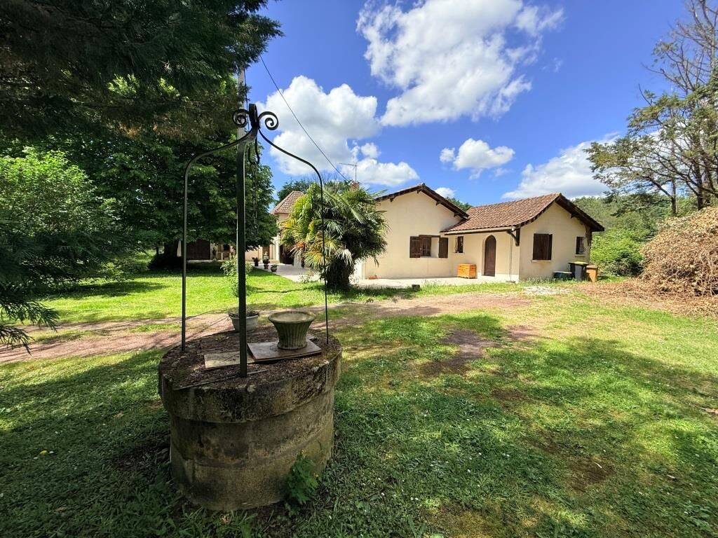 Maison 5 pièces 240 m² · à Saint-Christoly-de-Blaye · 240 m² · 233 200 €