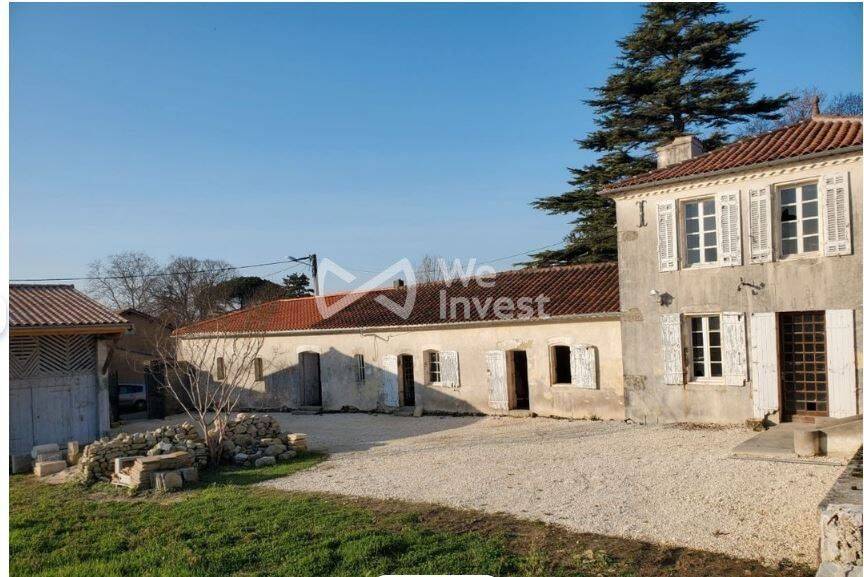 Maison 6 pièces 300 m² · à Saint-Seurin-de-Cursac · 300 m² · 222 000 €