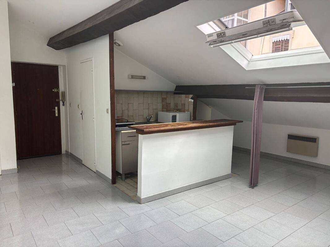 Appartement 1 pièce 25 m² · à Lyon 7ème Arrondissement · 24,7 m² · 140 000 €