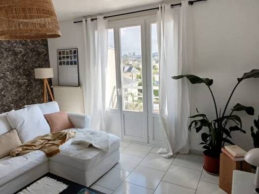 Appartement à louer 650 € 3 pièces 2 chambres 57 m² Étage 4/4 Bagneux Saumur 49400