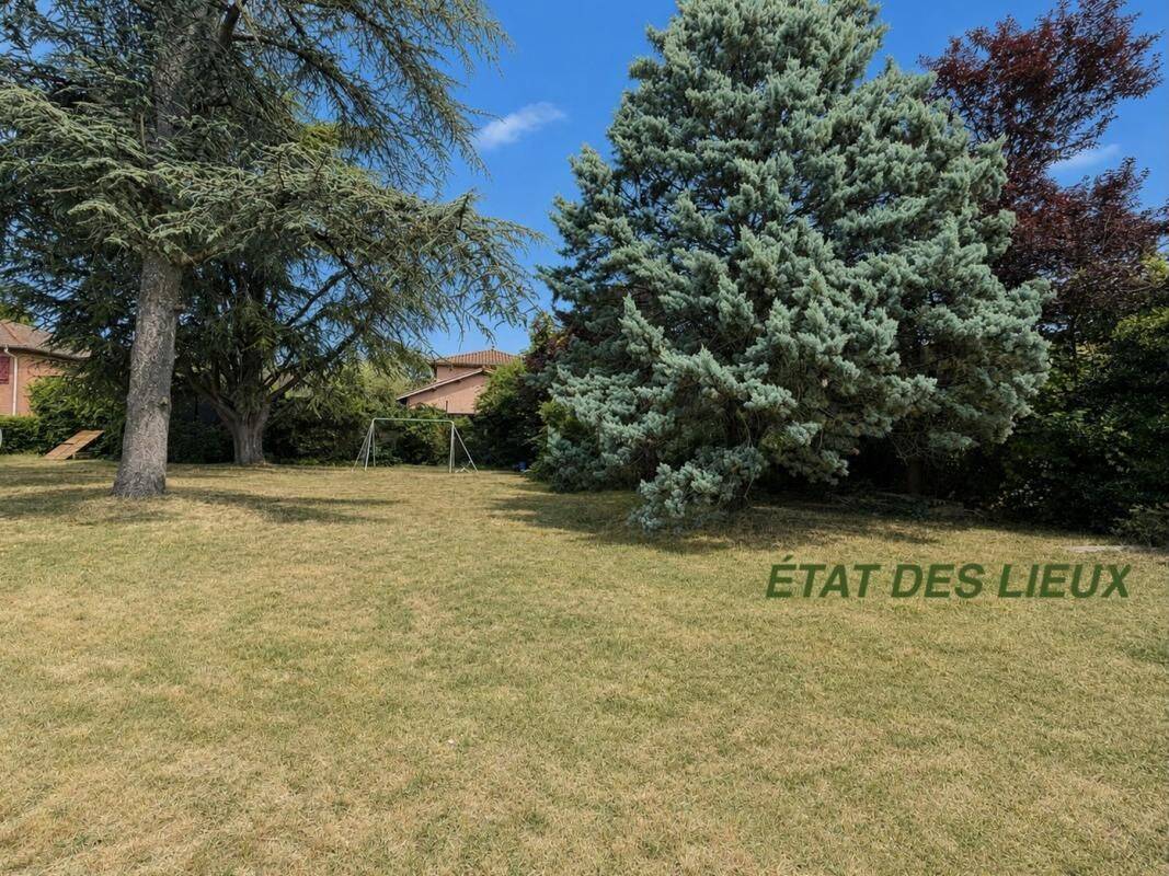 Terrain de 750 m² à Décines-Charpieu - photo 2