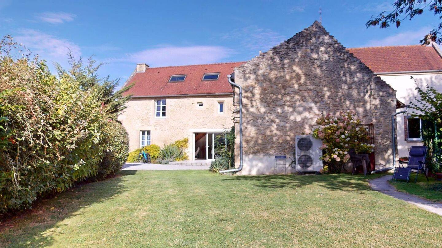 Maison 8 pièces 257 m² · à Argences · 257 m² · 429 000 €