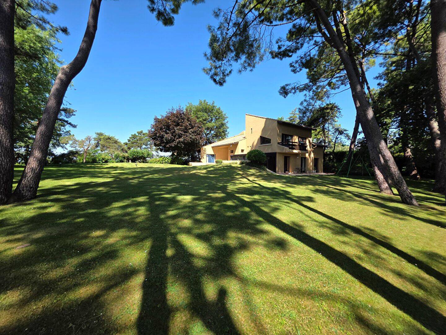 Maison 10 pièces 267 m² · à Mours-Saint-Eusèbe · 267 m² · 990 000 €