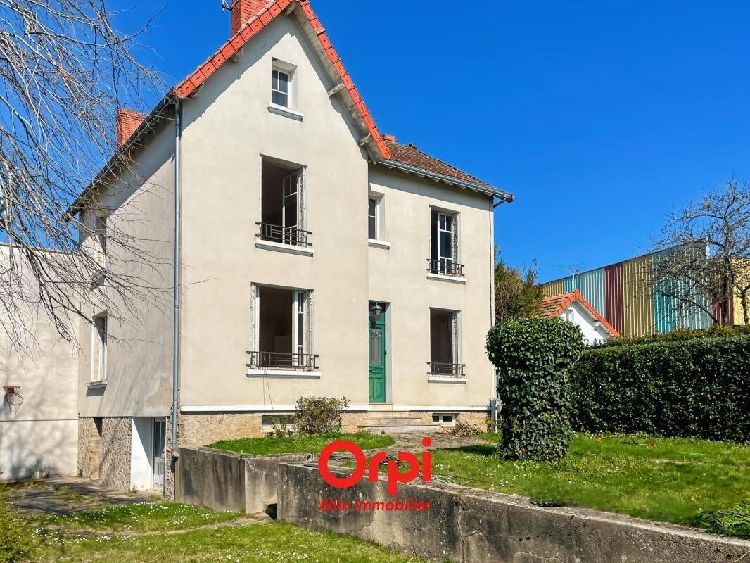 Maison 5 pièces 139 m² · à Boussac · 139 m² · 77 500 €