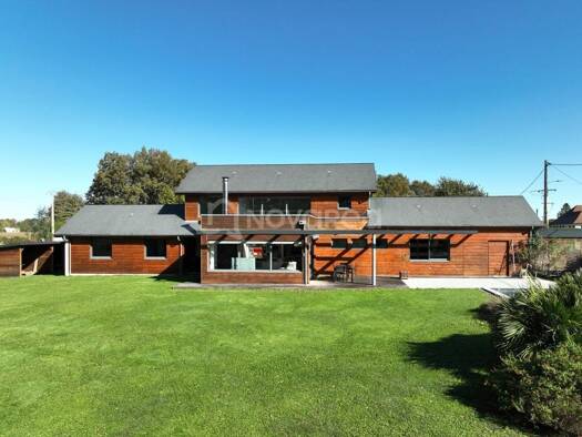 Villa à vendre 599 000 € 7 pièces 4 chambres 200 m² 4 677 m² de terrain Idron 64320