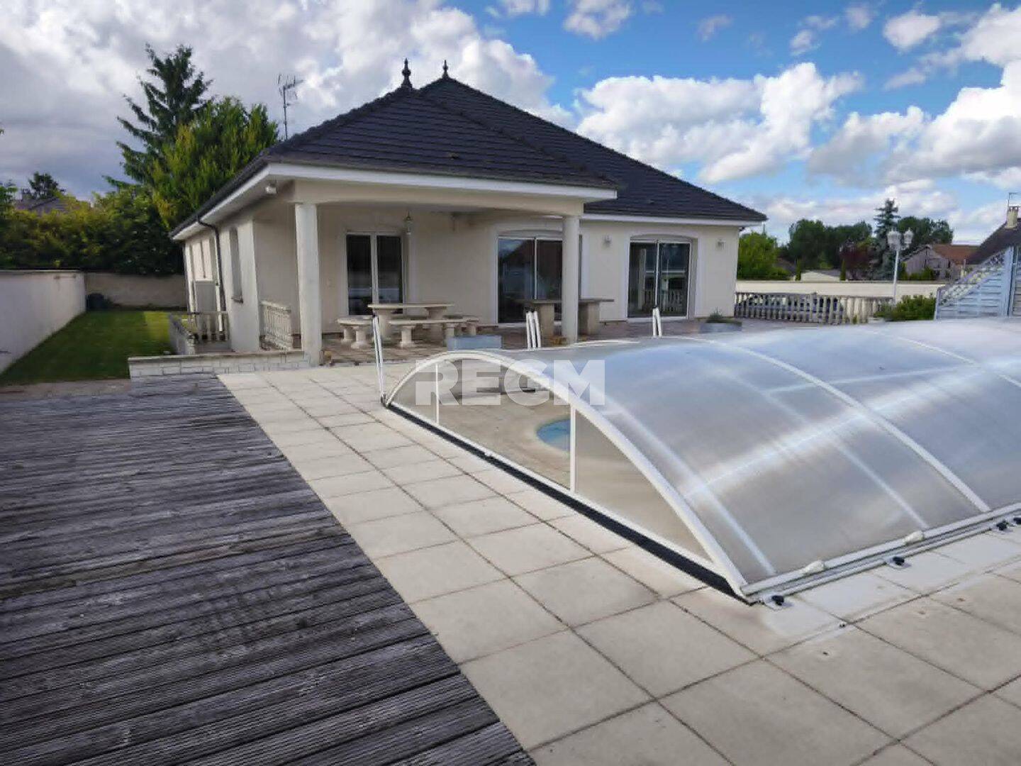 Maison 7 pièces 415 m² · à Saint-Mesmin · 415 m² · 299 000 €