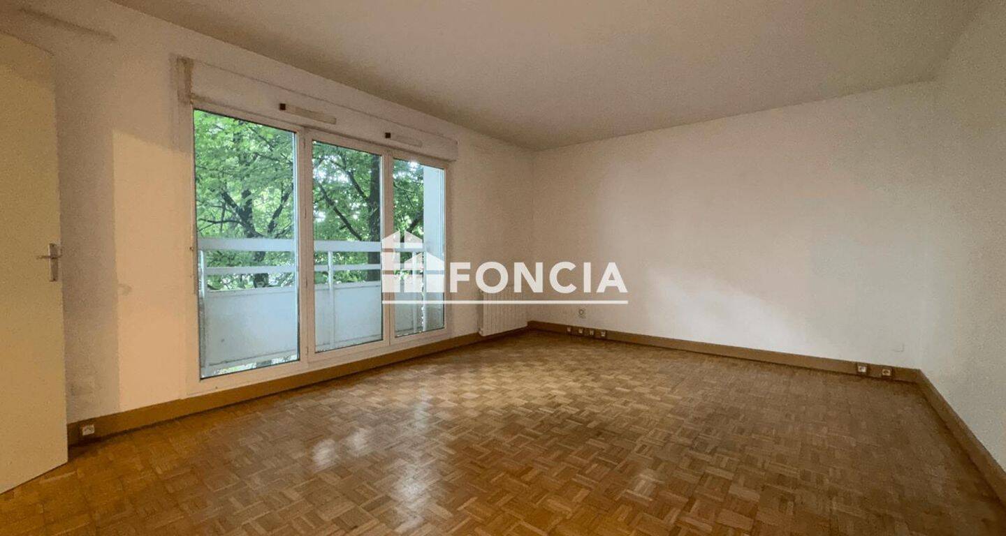 Appartement 3 pièces 62 m² · à Lyon 7ème Arrondissement · 61,7 m² · 905 €/mois