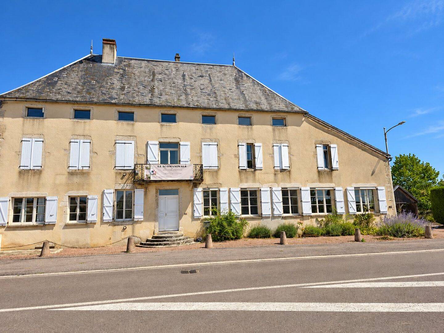 Maison 10 pièces 375 m² · à Sussey · 375 m² · 297 000 €