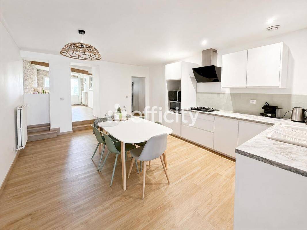 Maison 5 pièces 125 m² · à Saintes · 125 m² · 250 000 €