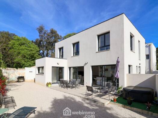 Villa à vendre 829 000 € 5 pièces 4 chambres 141 m² 400 m² de terrain Mazargues Marseille 9ème arrondissement 13009