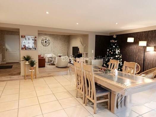 Maison de ville à vendre 181 900 € 5 pièces 3 chambres 125 m² 300 m² de terrain Commer 53470