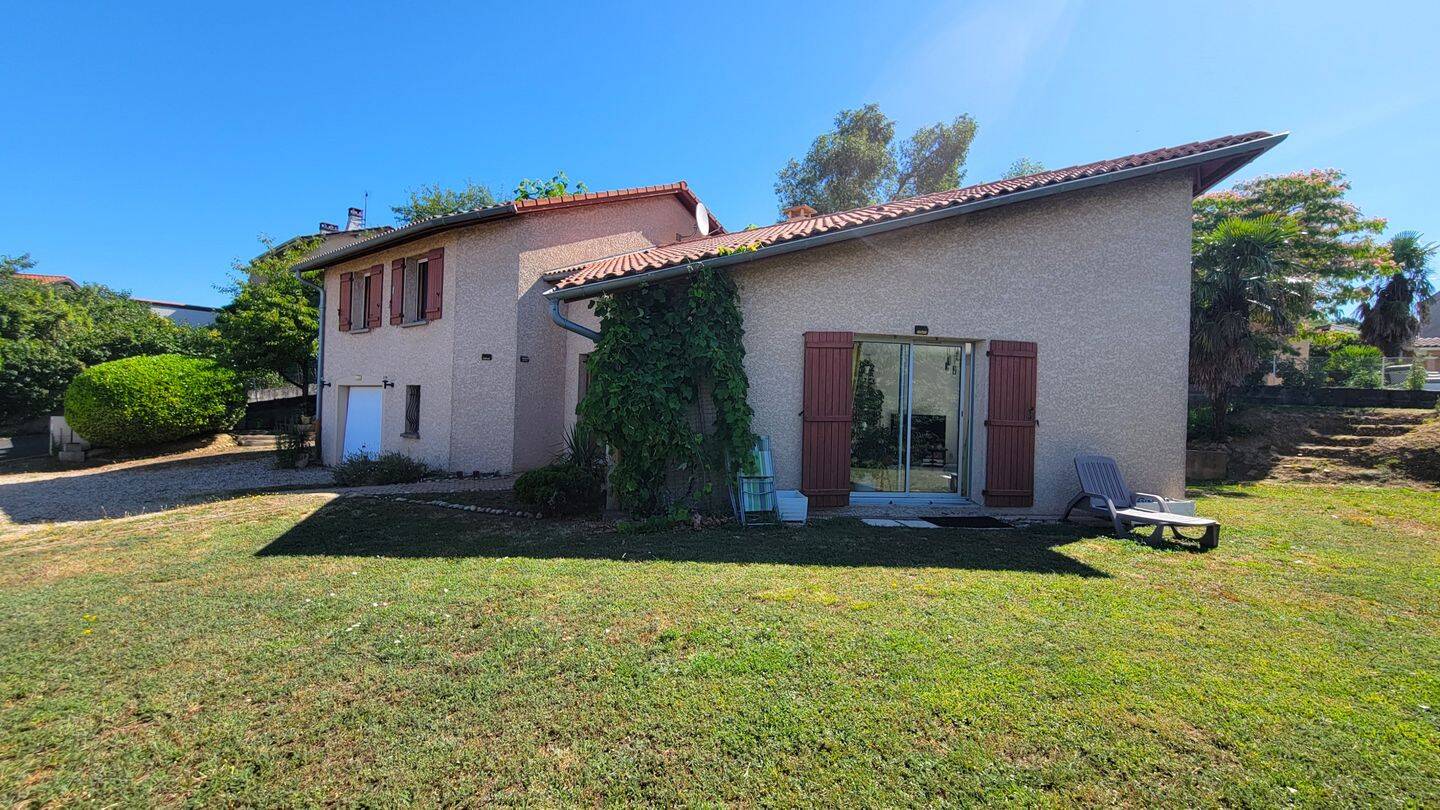 Maison 6 pièces 120 m² · à Montanay · 120 m² · 560 000 €