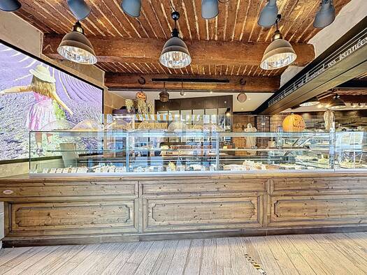 Appartement à vendre 550 000 € 5 pièces 147 m² RDC Logis Neuf Est Allauch 13190