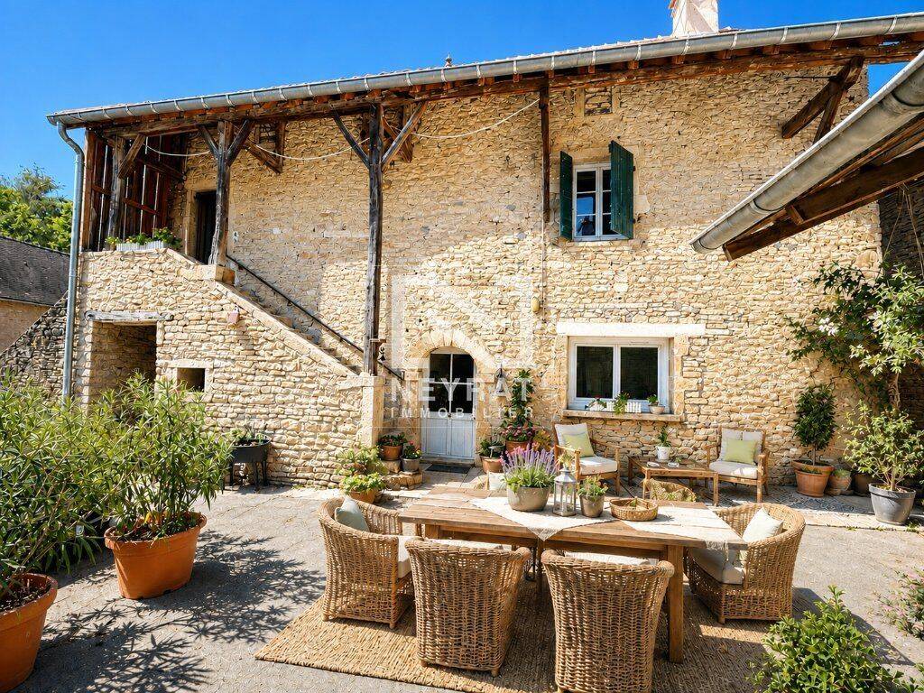 Maison 7 pièces 155 m² · à Sennecey-le-Grand · 155 m² · 240 000 €
