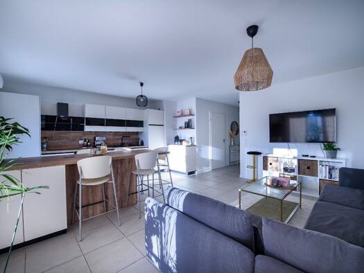 Appartement à louer 1 400 € 3 pièces 2 chambres 70 m² Étage 1/2 Brié-et-Angonnes 38320