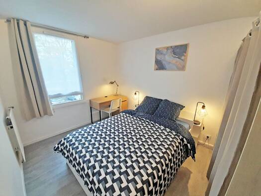 Appartement à louer 590 € 4 pièces 1 chambre 68 m² Étage 1/4 Descartes Champs-sur-Marne 77420