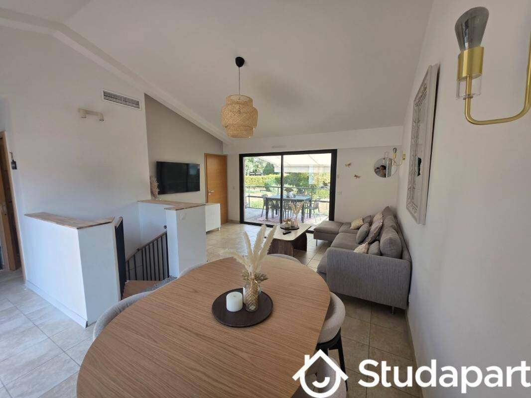 1 pièce 13 m² · à Valbonne · 13 m² · 800 €