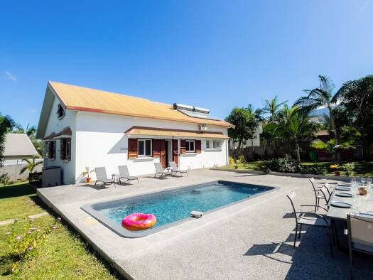 Maison à louer 3 480 € 6 pièces 5 chambres 220 m² 1 300 m² de terrain Saint-Louis 97421