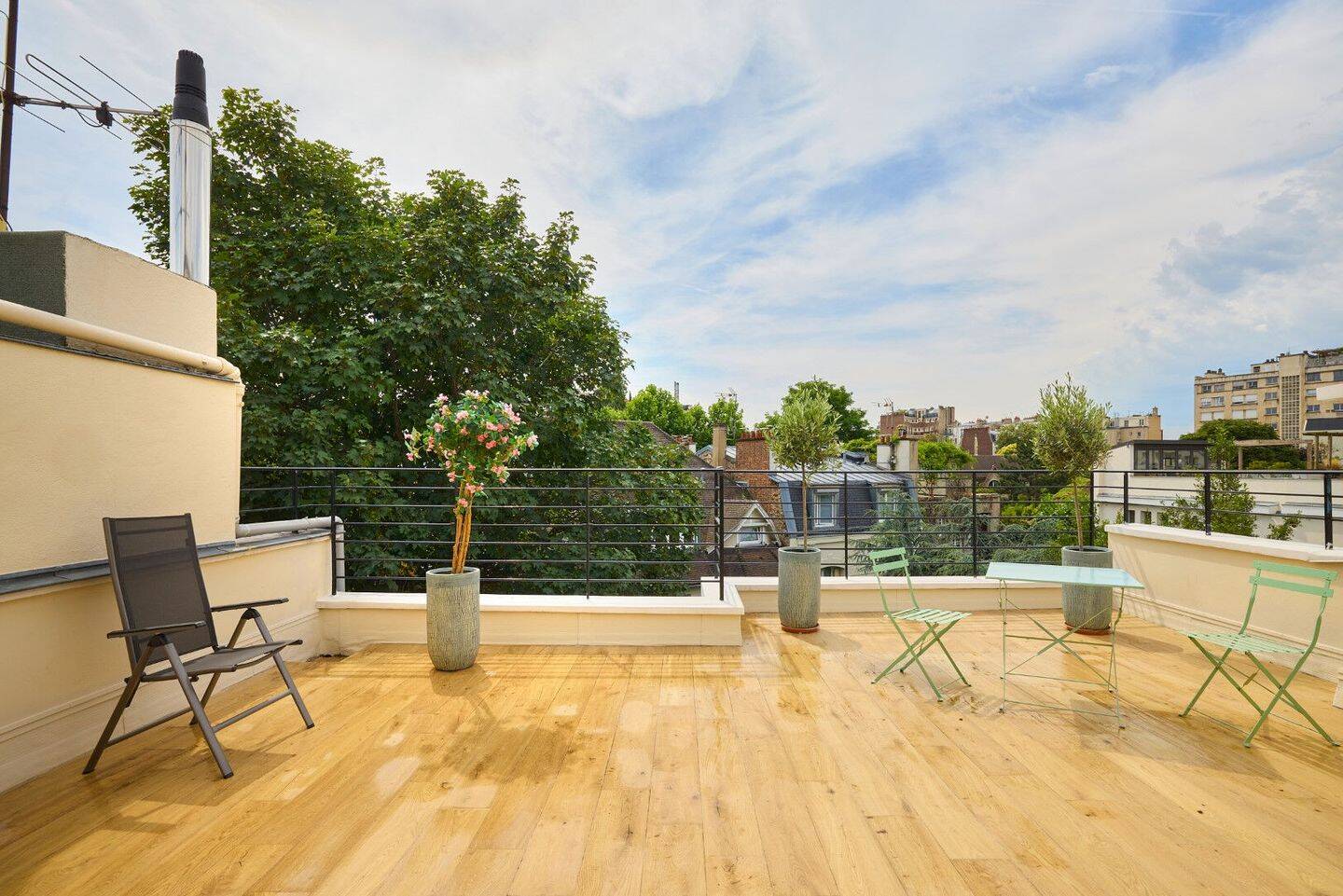 Maison 9 pièces 250 m² · à Paris 16ème Arrondissement · 250 m² · 13 000 €/mois