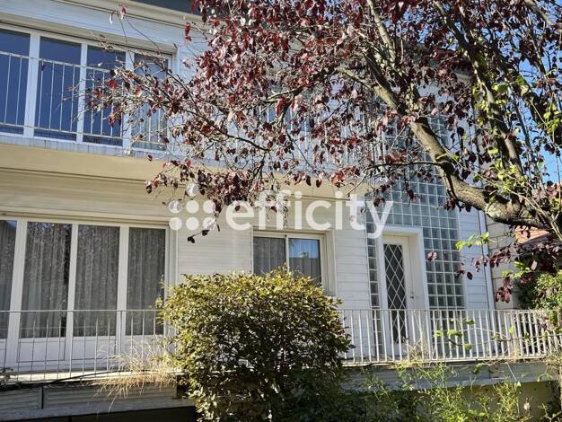 Maison à vendre 826 800 € 5 pièces 3 chambres 143 m² 390 m² de terrain Le Village Louveciennes 78430