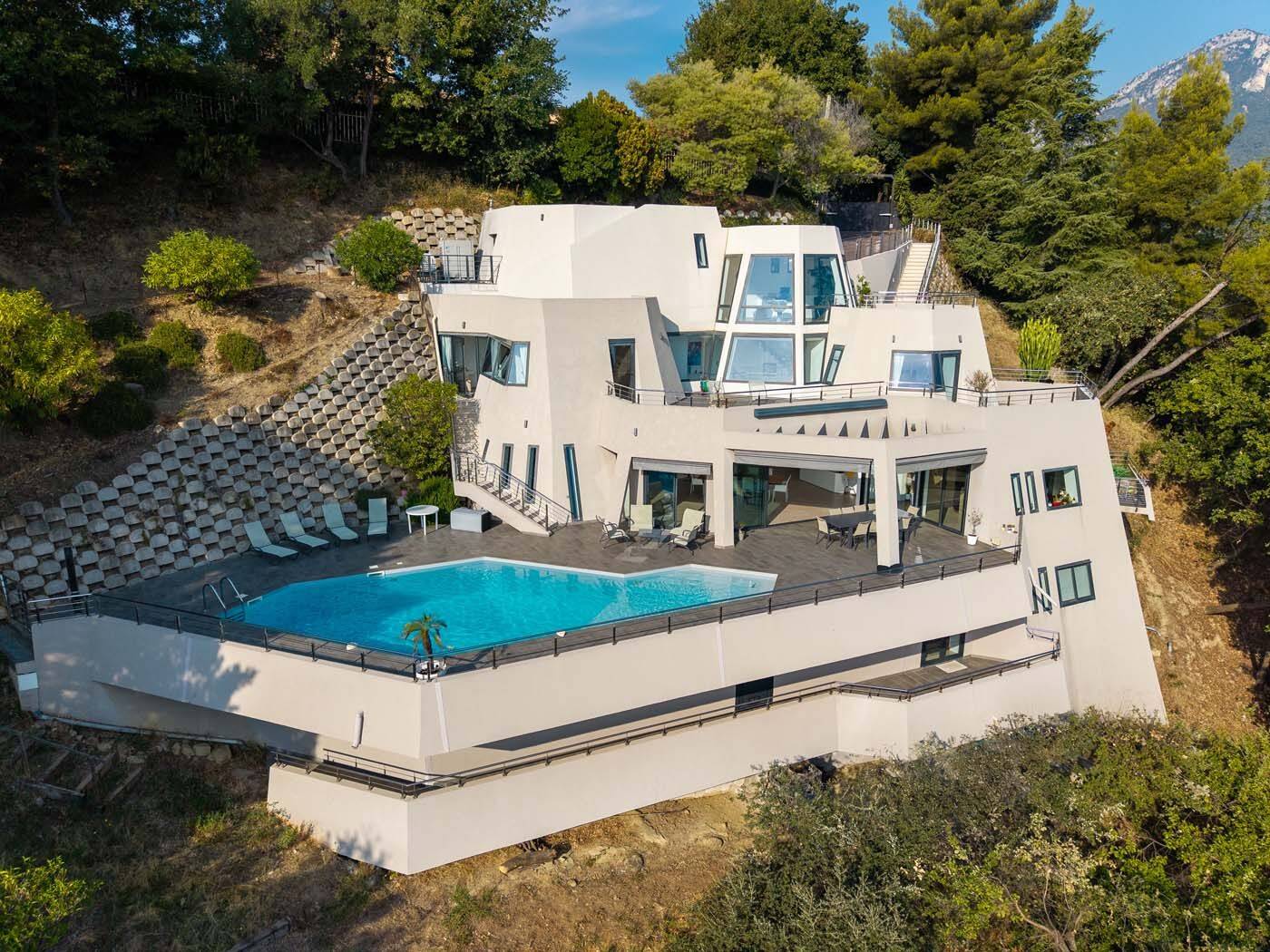Maison 7 pièces 327 m² · à Menton · 327,1 m² · 2 995 000 €