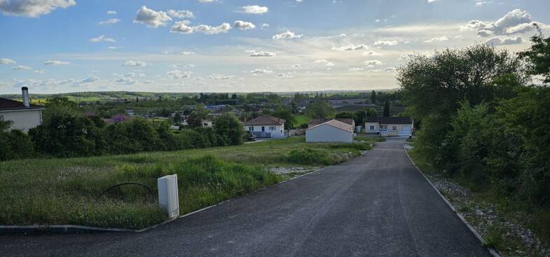 Terrain constructible à vendre 29 000 € 385 m² de terrain La Couronne 16400