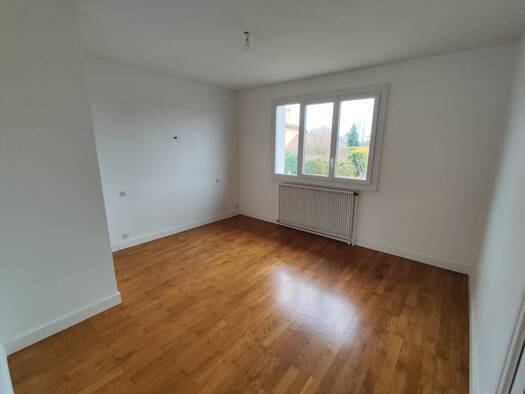 Maison à louer 1 550 € 4 pièces 3 chambres 98,5 m² 660 m² de terrain Morancé 69480