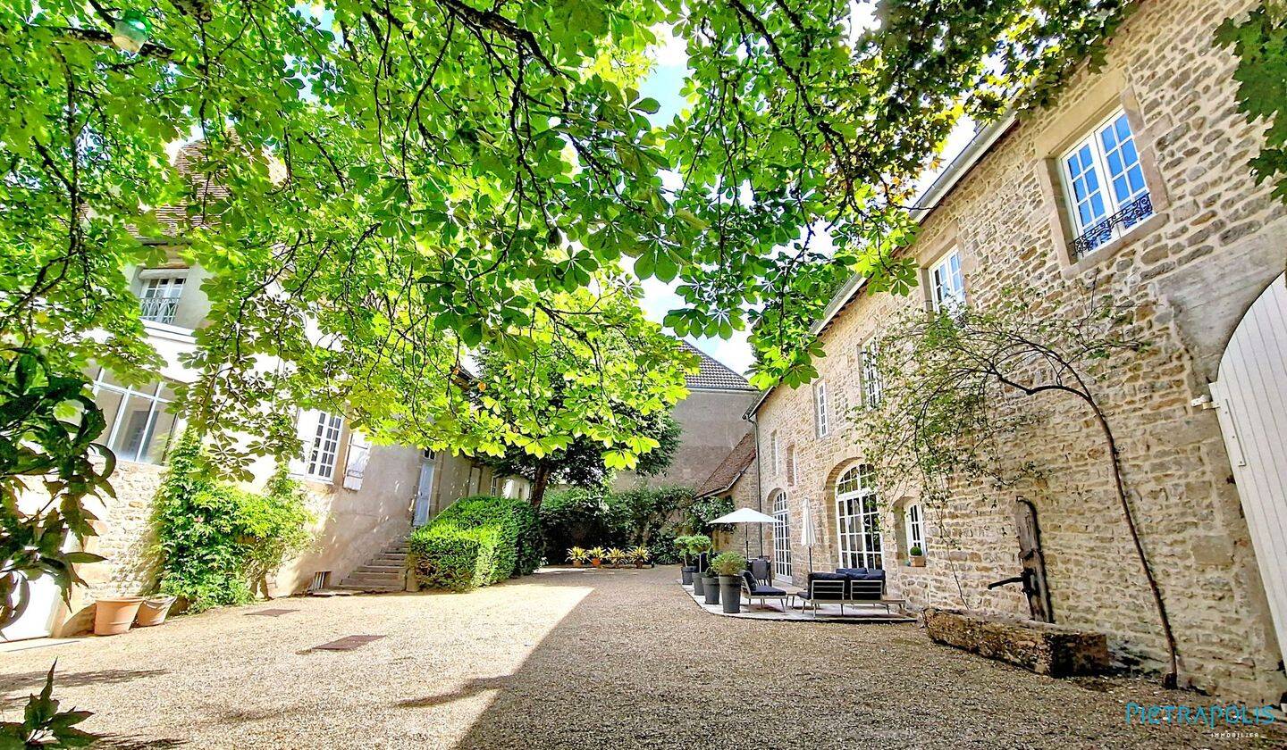 Maison 15 pièces 470 m² · à Mercurey · 470 m² · 895 000 €