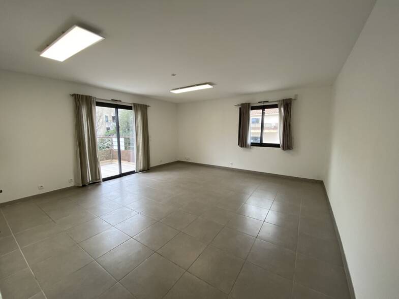 Local commercial à louer 1 198 € 49,1 m² de surface de vente Pierredon Sud-Mortier-Colombet-Boucene Sanary-sur-Mer 83110