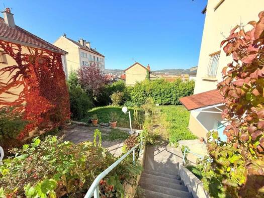 Maison de ville à vendre 209 000 € 8 pièces 4 chambres 210 m² 609 m² de terrain Nierme et Geilles Oyonnax 01100