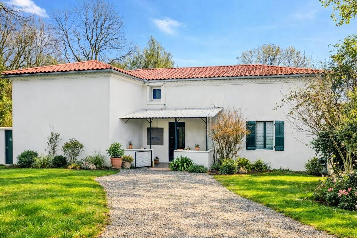 Maison 6 pièces 167 m² · à Lacour · 167 m² · 175 000 €