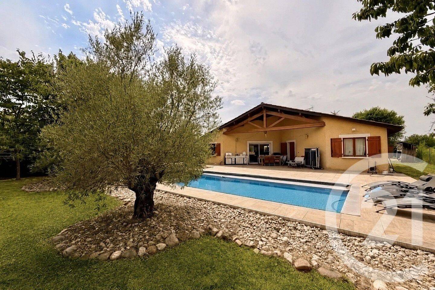 Maison 5 pièces 190 m² · à Saint-Jean-de-Niost · 190 m² · 2 094 €