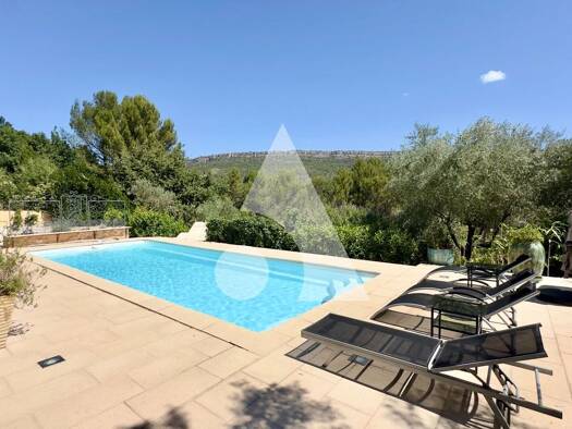 Maison à vendre 870 000 € 7 pièces 5 chambres 270 m² 1 394 m² de terrain Châteauneuf-le-Rouge 13790