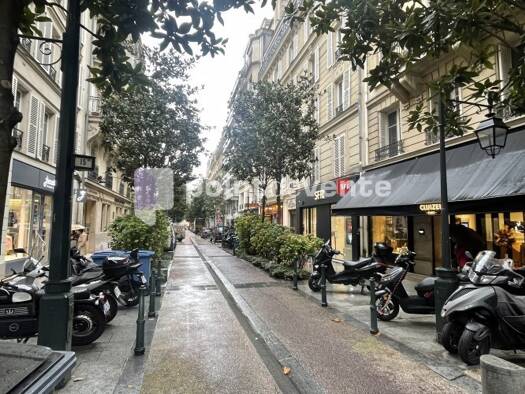 Salon de thé avec bail commercial 2 775 € 50 m² d'espace de restauration La Plaine des Sablons Neuilly-sur-Seine 92200