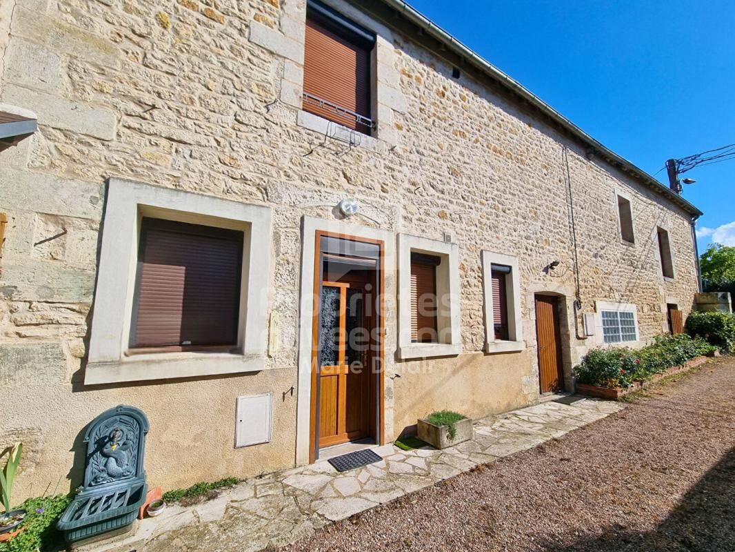 Maison 6 pièces 135 m² · à Mesves-sur-Loire · 134,9 m² · 83 000 €