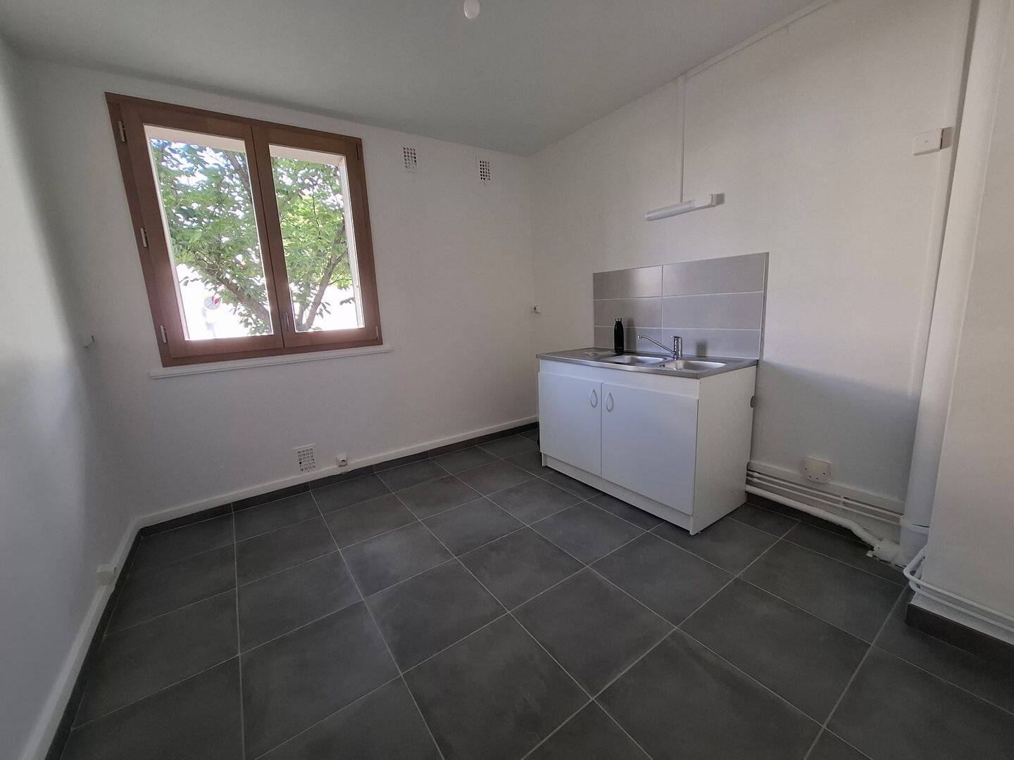 Appartement 2 pièces 42 m² · à Lyon 8ème Arrondissement · 42 m² · 765 €/mois