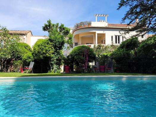 Maison de ville à vendre 1 160 000 € 12 pièces 8 chambres 280 m² 787 m² de terrain La Balance-Palais des Papes Avignon 84000