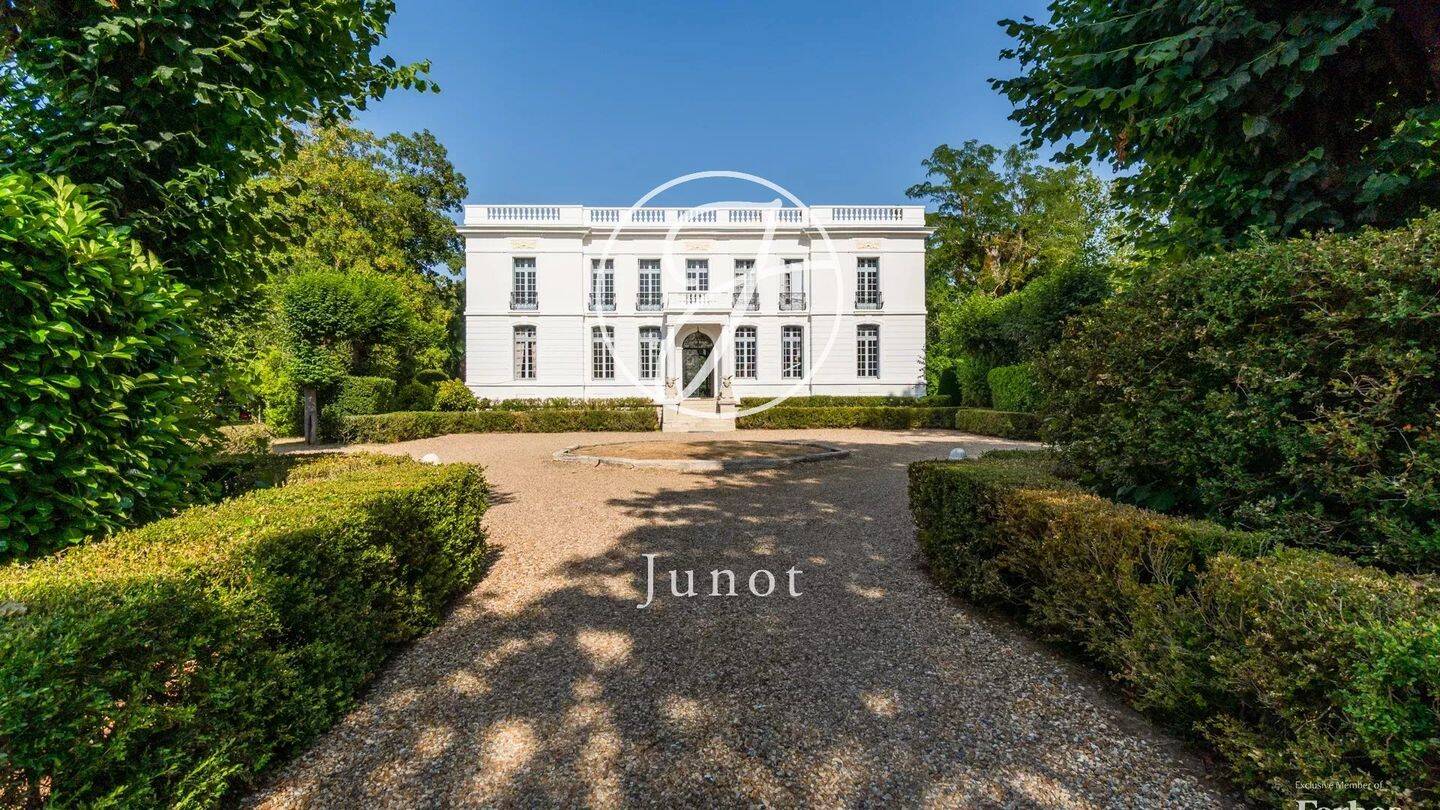Maison 12 pièces 400 m² · à Anet · 400 m² · 2 050 000 €