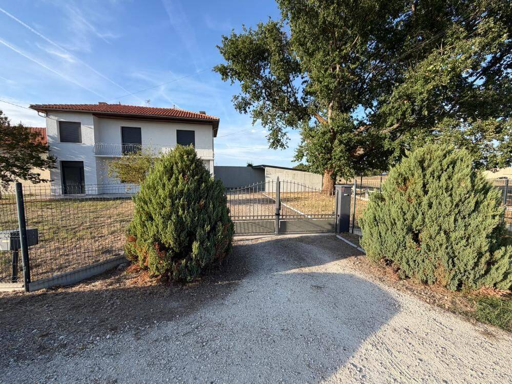 Maison 4 pièces 120 m² · à Ludon-Médoc · 120 m² · 1 350 €/mois