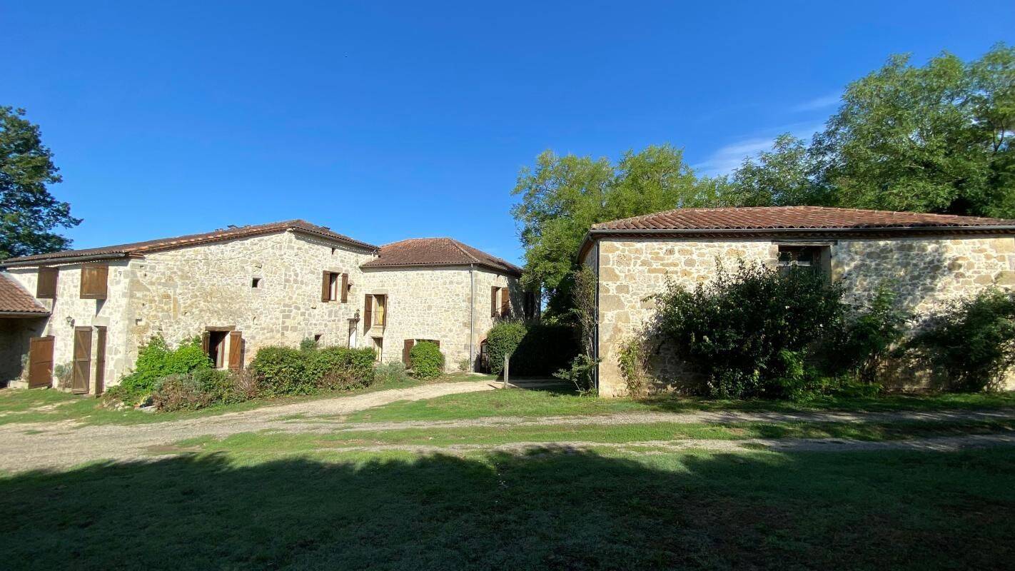 Maison 12 pièces 390 m² · à Clermont-Dessous · 390 m² · 449 900 €
